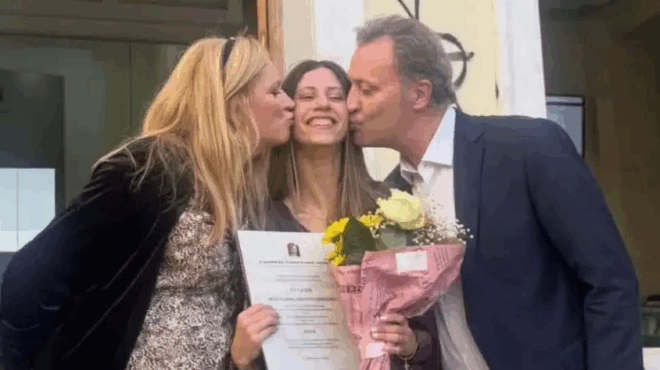 perifanos-pateras-o-dimitris-oikonomoy-stin-orkomosia-tis-koris-toy-poy-apofoitise-me-arista-434224