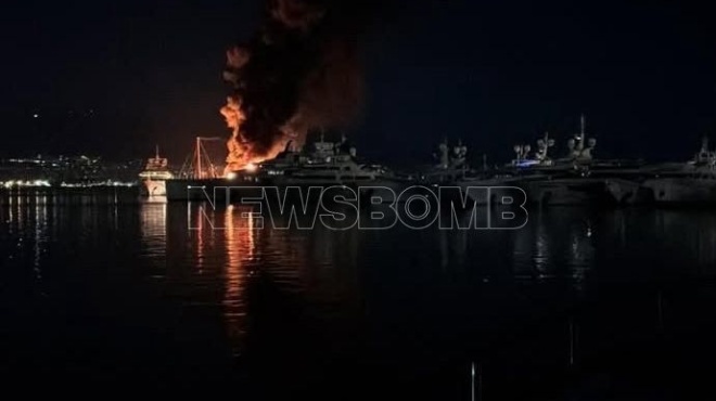 fotia-sti-marina-zeas-stis-floges-polyteli-skafi-amp-8211-petachtikame-akoystike-enas-dynatos-krotos-leei-katoikos-429750