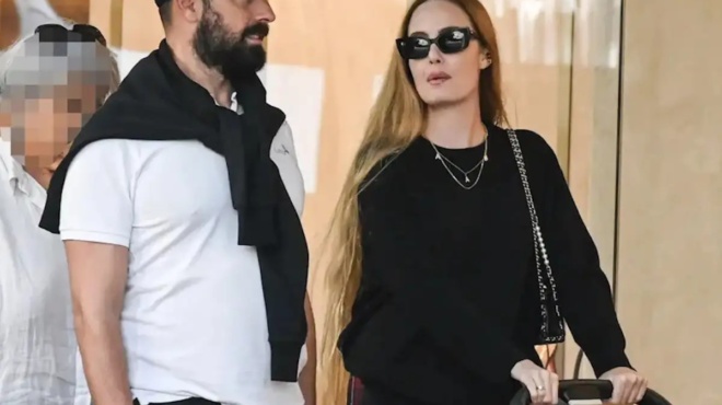 olo-to-kentro-tis-athinas-ascholoyntan-mazi-tis-pasignosti-paroysiastria-poy-echei-aposyrthei-emfanistike-me-karotsi-moroy-amp-038-malli-mechri-ta-amp-8230-gonata-429772