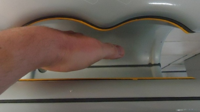 giati-den-prepei-na-stegnonete-ta-cheria-sas-sta-michanimata-aera-stis-toyaletes-426751