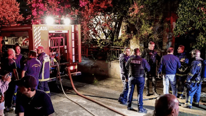 aneipoti-tragodia-sti-chora-mas-gios-evale-fotia-kai-ekapse-tin-mana-kai-ton-theio-toy-426134