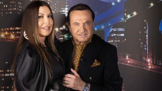 akoygetai-gia-1i-fora-gi-amp-8217-ayto-chorisan-i-antzela-dimitrioy-kai-o-leyteris-pantazis-ligo-prin-anevoyn-ta-skalia-tis-ekklisias-427435