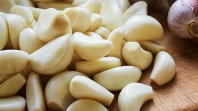 skordo-panta-fresko-kai-athikto-gia-1-chrono-mono-oi-mageires-gnorizoyn-ayto-to-kolpo-stin-koyzina-432001