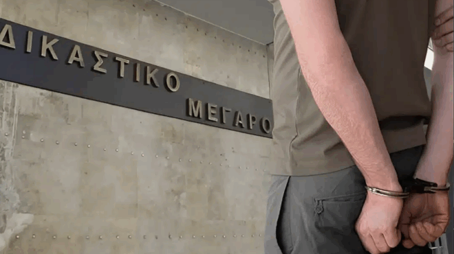 isovia-kai-12eti-se-47chrono-poy-skotose-tin-proin-syzygo-toy-epeidi-pisteye-oti-diatirei-schesi-me-ton-30chrono-gio-tis-427470