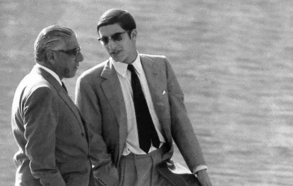 o-alexandros-onasis-itan-taricheymenos-15-chronia-meta-itan-mesa-ston-tafo-san-zontanos-eiche-moymiopoiithei-431641