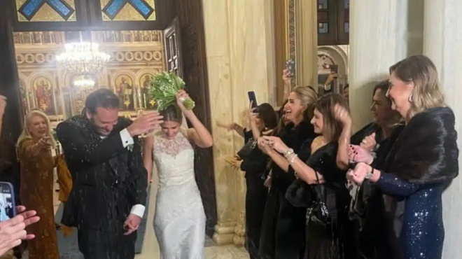 pantreytike-o-gios-toy-avramopoyloy-sti-mitropoli-athinon-i-koykla-nyfi-kai-i-antika-toy-20-432938