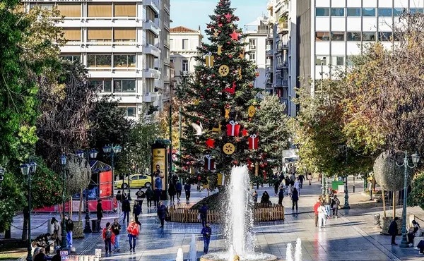 eortastiko-orario-2025-etsi-tha-leitoyrgisei-i-agora-tin-periodo-ton-christoygennon-amp-8211-oi-4-kyriakes-poy-tha-einai-anoichta-ta-magazia-430152