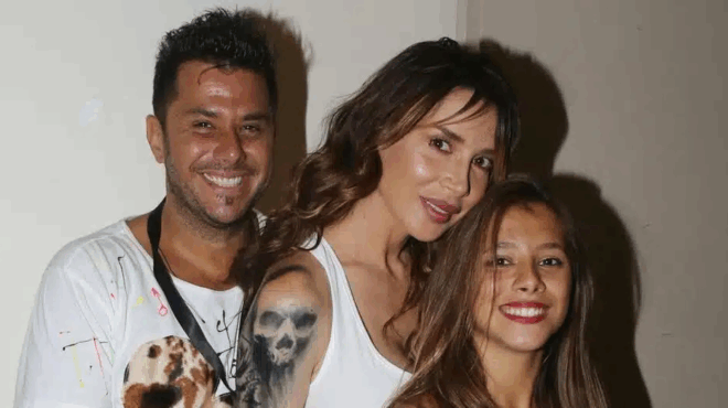 paola-fotis-zoglopitis-i-22chroni-kori-toys-pire-to-ptychio-tis-apo-to-aristoteleio-panepistimio-oi-oikogeneiakes-fotografies-432881