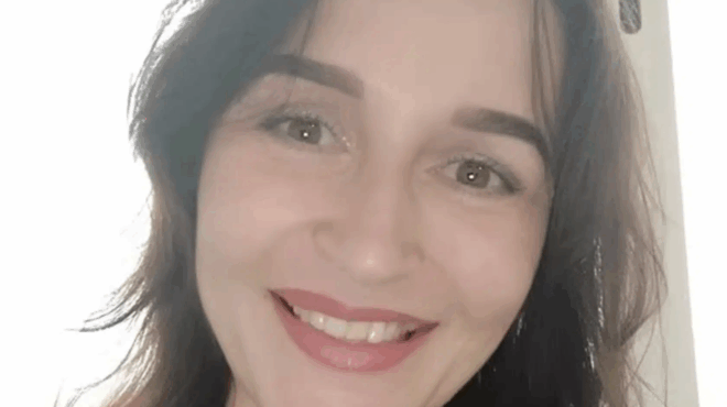 friki-33chronos-stayrose-kai-evale-fotia-sti-syntrofo-toy-giati-toy-zitise-na-chorisoyn-sokarei-fotografia-me-to-kameno-prosopo-tis-432344