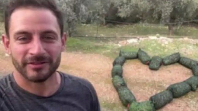 aneipotos-thrinos-efyge-xafnika-o-33chronos-manolis-itan-pateras-trion-mikron-paidion-431889