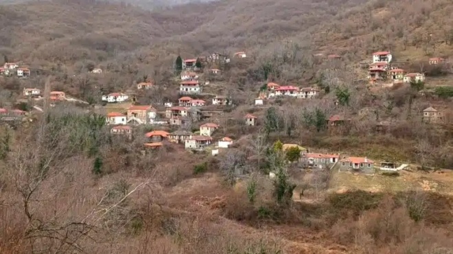 to-elliniko-chorio-poy-echei-6-ores-mera-18-nychta-oi-katoikoi-toy-etreman-to-mytho-ton-7-gumnon-kopitsion-426717