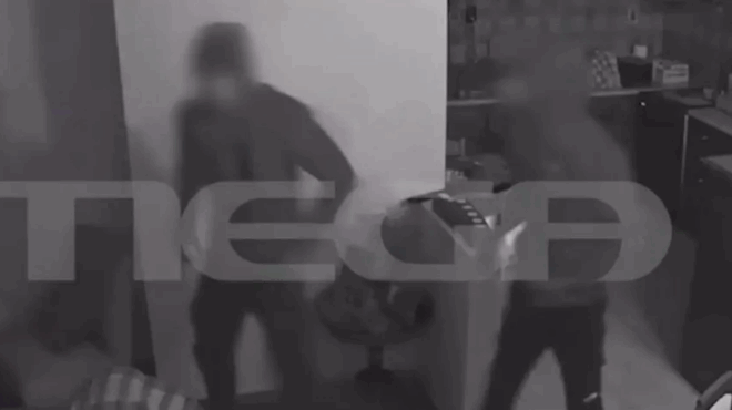 peristeri-diarriktes-eisevalan-se-spiti-64chronoy-epathe-emfragma-otan-eide-adeio-to-spiti-toy-kai-pethane-liges-meres-meta-vinteo-430921