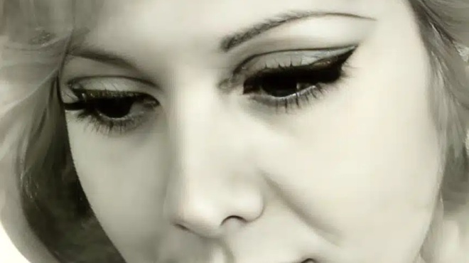 i-paroysiastria-thrylos-tis-ert-i-paroysia-tis-stin-ert-sfragise-tis-dekaeties-70-kai-80-xechorize-gia-tin-oraia-arthrosi-kai-to-aristokratiko-stil-tis-428213