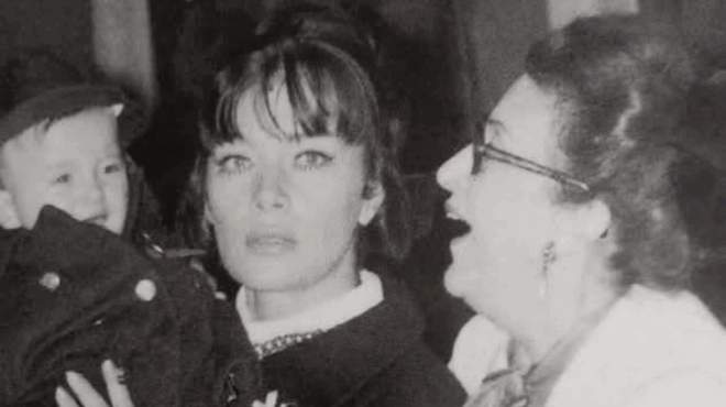 tzeni-karezi-spanio-kare-apo-ti-vaptisi-toy-gioy-tis-amp-8211-den-tha-pisteyete-poia-itan-i-nona-toy-426486