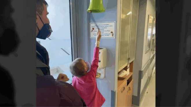 sygkinisi-h-triantafyllia-chtypise-to-kampanaki-tis-nikis-meta-apo-skliri-machi-me-ton-karkino-430636