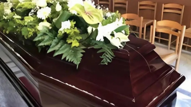 o-kakos-xamos-se-ekklisia-tis-athinas-egine-to-sose-pano-apo-to-fepetpo-toy-vekpou-432849