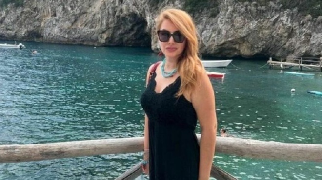 ektakto-aneipotos-thrinos-amp-8211-pethane-xafnika-kai-penthei-oli-i-chora-440629