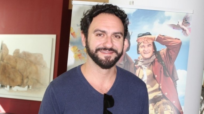 kagkelo-oi-tiletheates-o-gios-toy-meleti-ilia-mpike-sto-to-soi-soy-kai-eno-einai-fototypia-toy-patera-toy-den-ton-katalave-kaneis-440767