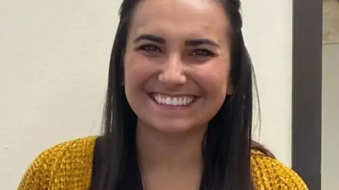 sokarei-ayto-poy-ekane-pantremeni-daskala-sto-mathiti-tis-sto-piso-kathisma-toy-aytokinitoy-tis-436139