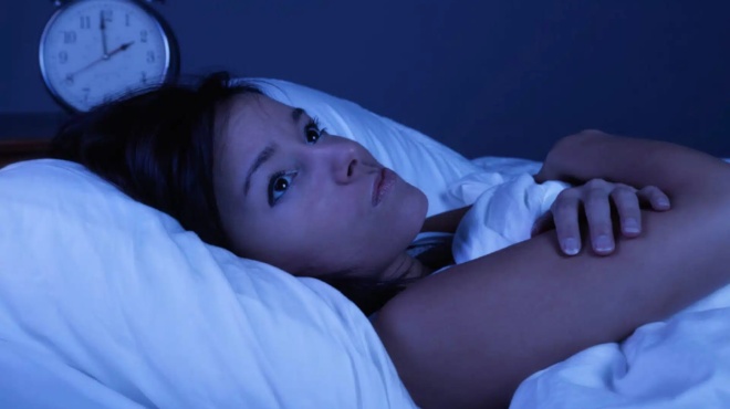 i-vitamini-poy-rythmizei-ton-ypno-kai-sychna-leipei-choris-na-to-katalavainoyme-442824