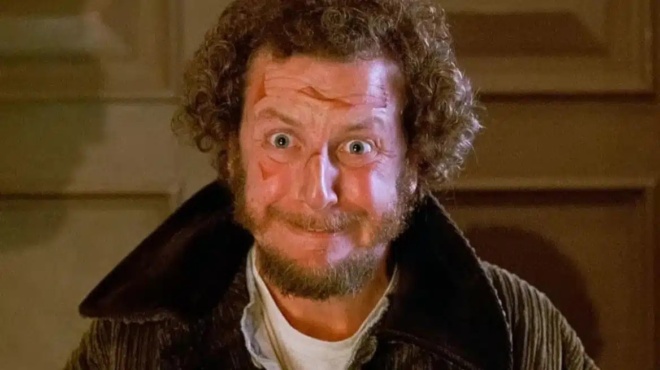 pos-o-kakos-apo-to-monos-sto-spiti-kerdise-ekatommyria-apo-tin-tainia-me-ti-leptomereia-sti-symfonia-toy-poy-apodeichtike-chrysafi-435562