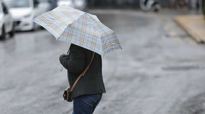 ektakti-eidisi-gia-toys-athinaioys-amp-8211-den-xemperdepsame-me-tin-kakokairia-amp-8211-erchontai-xana-vroches-apo-ora-se-ora-amp-8211-poy-tha-pesoyn-436477