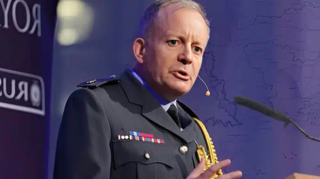 ektakti-anakoinosi-sok-apo-ton-archigo-ton-enoplon-dynameon-vretanias-439186