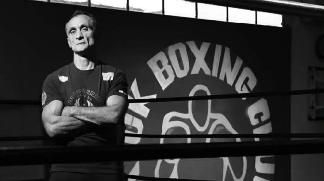 pethane-o-proponitis-pygmachias-giannis-kakarakis-itan-gia-chronia-gonia-toy-michali-zampidi-439616