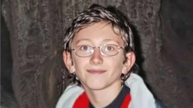 amp-8220-pagose-amp-8221-i-nikoloyli-me-to-minyma-kai-tin-fotografia-toy-mikroy-alex-amp-8211-sok-edo-ton-tsimentosan-amp-8230-437183