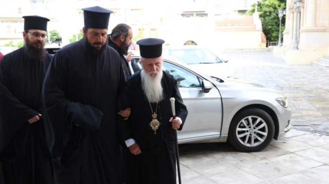 ragdaies-exelixeis-tora-stin-ekklisia-tis-ellados-paraitithike-o-mitropolitis-437207