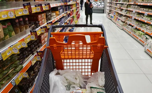 gia-osoys-den-prolavainoyn-amp-8230-molis-eskase-anoichta-soyper-market-kai-stis-25-dekemvrioy-amp-8211-poia-einai-kai-ti-ores-tha-leitoyrgisoyn-440803