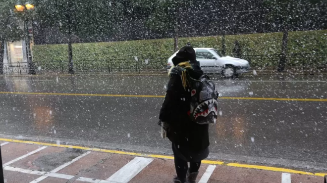 tha-eimaste-ellada-kai-tha-moiazei-amp-8230-me-elvetia-peftoyn-chionia-mesa-se-poleis-prin-ta-christoygenna-amp-8211-episimi-prognosi-435316