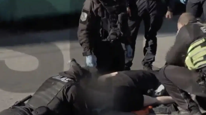 patision-astynomikos-xaplose-plai-se-traymatia-trochaioy-gia-na-ton-sosei-paraligo-na-ton-chtypisei-mpetoniera-441285