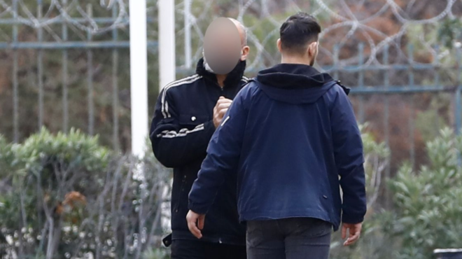 kykloforisan-fotografies-amp-8211-aytos-einai-o-gios-tis-elenis-papadopoyloypoy-synelifthi-gia-ti-dolofonia-tis-441583