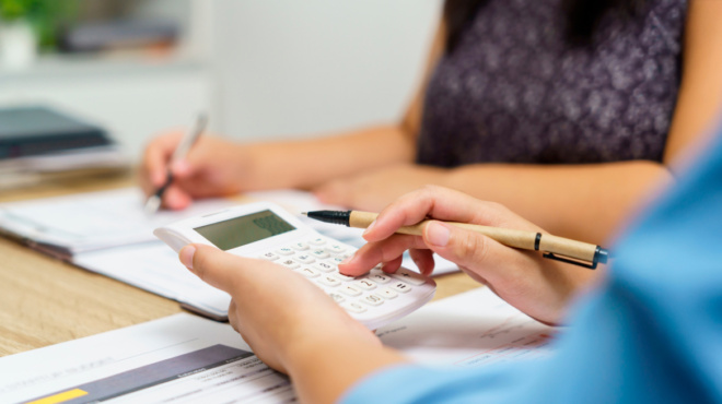 epiteloys-dipli-rythmisi-anasa-gia-chiliades-epaggelmaties-amp-038-noikokyria-telos-i-omiria-apo-chrei-gia-oloys-438117