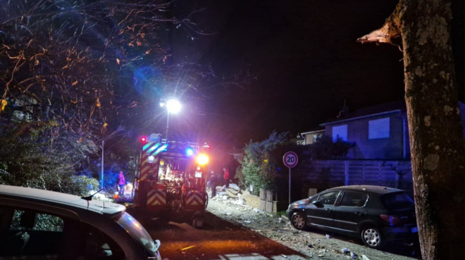 tragodia-nekra-dyo-paidia-trion-kai-pente-eton-apo-ekrixi-aerioy-se-polykatoikia-438807