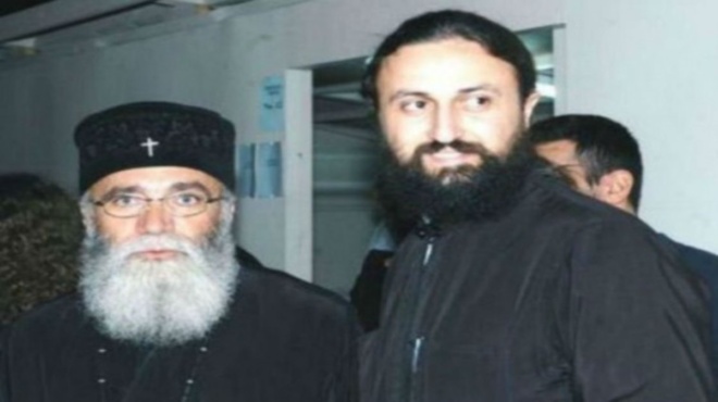 apisteyti-metamorfosi-petaxe-ta-rasa-xyristike-kai-allaxe-loyk-deite-pos-einai-simera-o-pater-panteleimon-438813