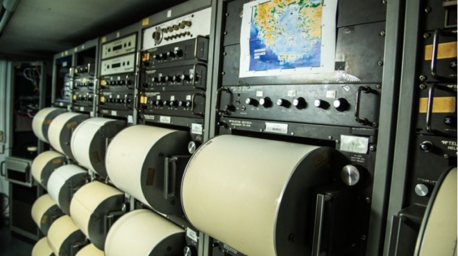 seismos-tora-tarakoynithike-pasignosto-nisi-tis-elladas-gemato-kosmo-amp-8211-petachtikan-mesa-ston-ypno-oi-katoikoi-438877