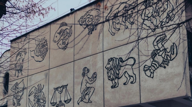 ti-zodio-eisai-kai-ti-oroskopo-echeis-ti-simainoyn-ta-zodia-amp-8211-giati-ta-pisteyoyme-toso-poly-amp-8211-ti-leei-i-psychologia-piso-apo-tin-astrologia-438907