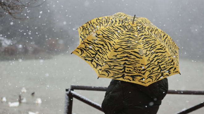 ektakto-deltio-kairoy-espase-o-antikyklonas-ayto-poy-erchetai-mechri-ta-christoygenna-oyte-oi-meteorologoi-den-perimenan-kati-tetoio-439253