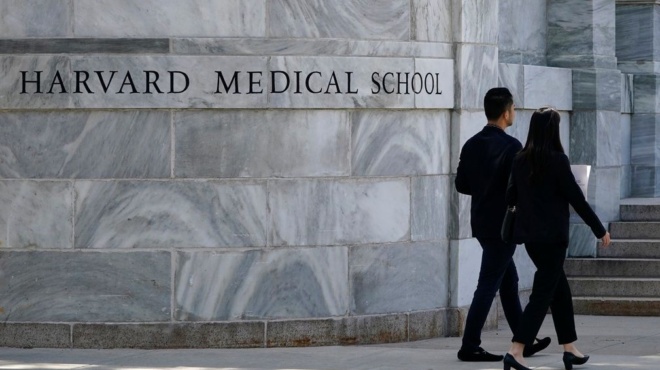 eidisi-sok-tora-dieythyntis-nekrotomeioy-estelne-egkefaloys-dermata-cheri-kai-prosopa-se-agorastes-amp-8211-etsi-ton-epiasan-sta-amp-8230-prasa-439495