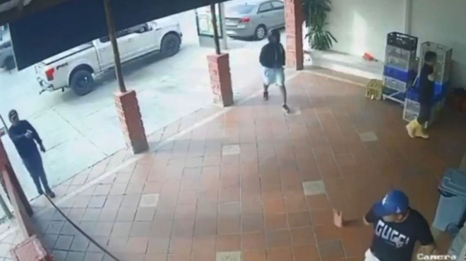 i-stigmi-tis-ektelesis-toy-podosfairisti-pineida-amp-8211-skliro-vinteo-439810