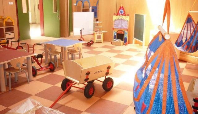 idioktitria-paidikoy-stathmoy-kai-treis-ypalliloi-synelifthisan-giati-evazan-sto-fagito-ton-paidion-melatonini-440147