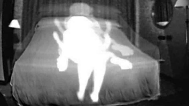 evale-kryfi-kamera-gia-na-dei-an-i-gynaika-toy-ton-apata-ayto-poy-kategrapse-omos-ton-ekane-na-anagoyliasei-440179