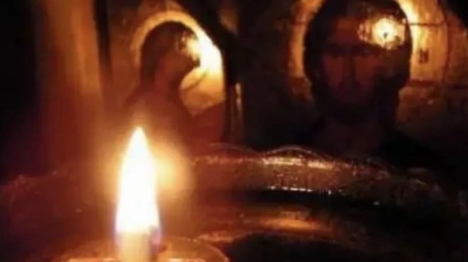 kleidose-to-pascha-tin-1i-ioynioy-to-proto-pascha-poy-peftei-mesa-sto-kalokairi-437262