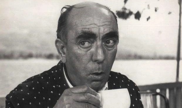 tin-dierreysan-gia-1i-fora-meta-apo-52-chronia-fotografia-amp-8211-ntokoymento-deichnei-ton-dionysi-papagiannopoylo-na-klaiei-kai-amp-8230-sygklonizei-436762