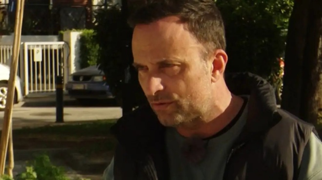 gia-1-fora-o-giorgos-lianos-apolythika-apo-tin-ekpompi-tis-elenis-menegaki-me-eichan-dioxei-san-skyli-mayro-435836