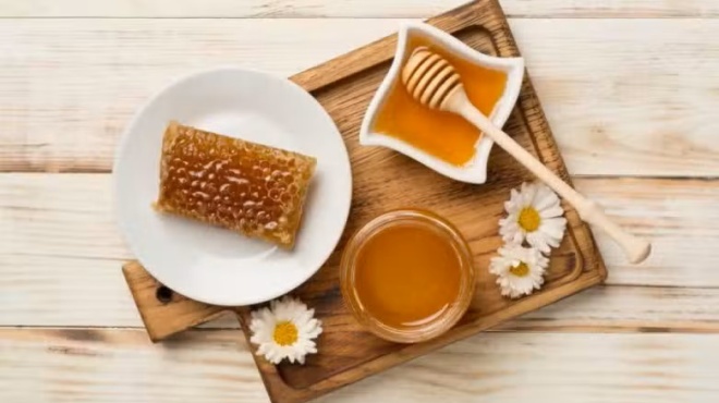 to-no1-sumpliroma-poy-theoreitai-elixirio-neotitas-kai-ygeias-richnei-to-sakcharo-kai-tin-piesi-kai-voitha-sta-autoanosa-439437