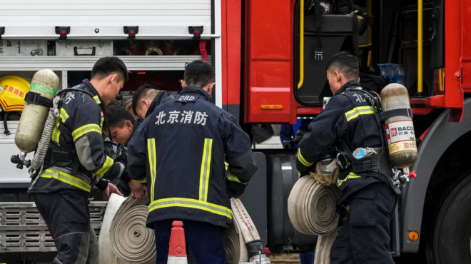 gemise-o-topos-asthenofora-foniki-pyrkagia-se-polykatoikia-amp-8211-12-nekroi-mechri-stigmis-437434