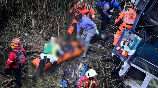 tragodia-14-nekroi-mathites-2-enilikoi-kai-20-traymaties-se-trochaio-me-scholiko-leoforeio-se-sok-oi-goneis-video-438646